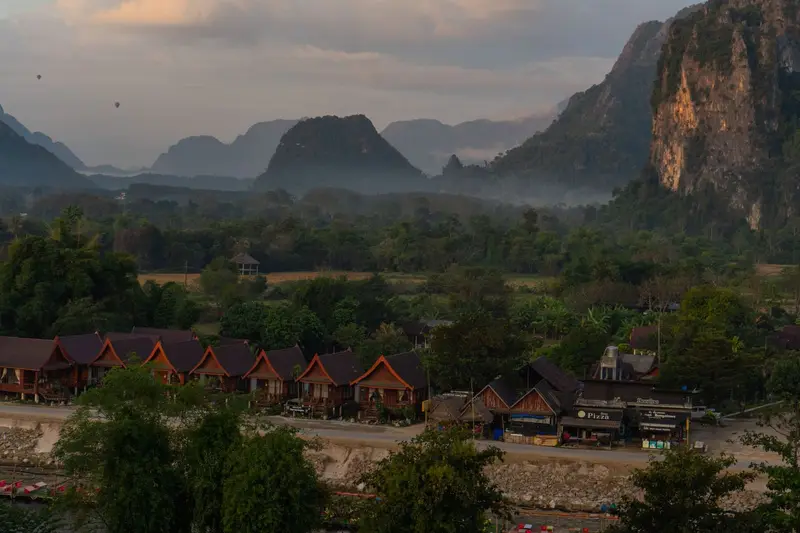 ทัวร์วังเวียงไฟไหม้ ราคาลดกระหน่ำ